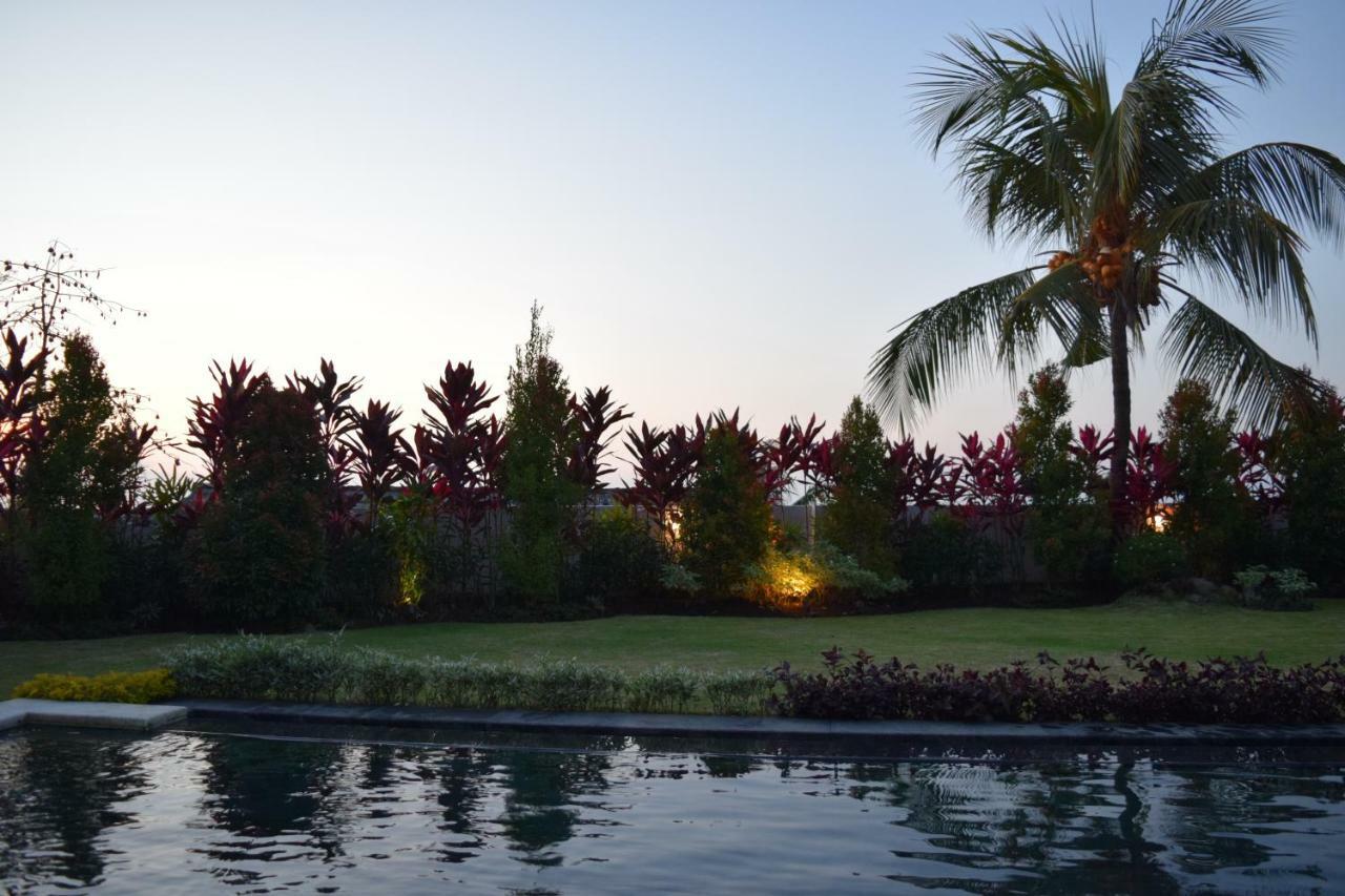 Villa Putih Lovina  Exterior photo